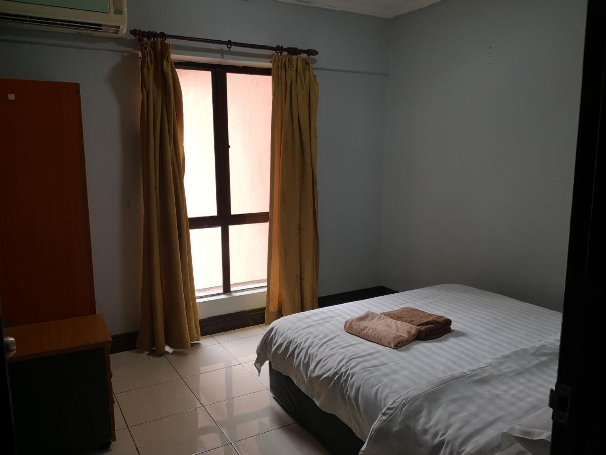 Homestay Marina Court Кота-Кинабалу Экстерьер фото
