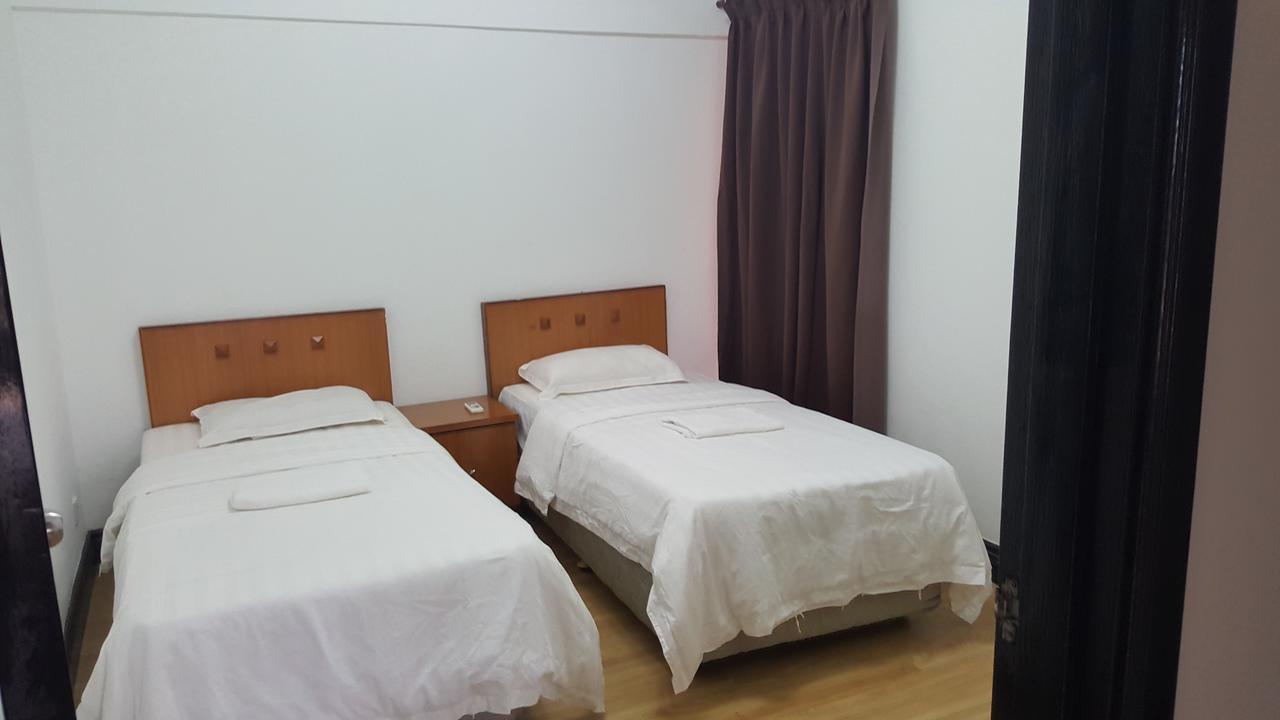 Homestay Marina Court Кота-Кинабалу Экстерьер фото